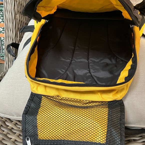 RARE vintage HUMMER backpack. Heavyduty yellow trimmed in black. Sturdy handle. - Picture 5 of 10